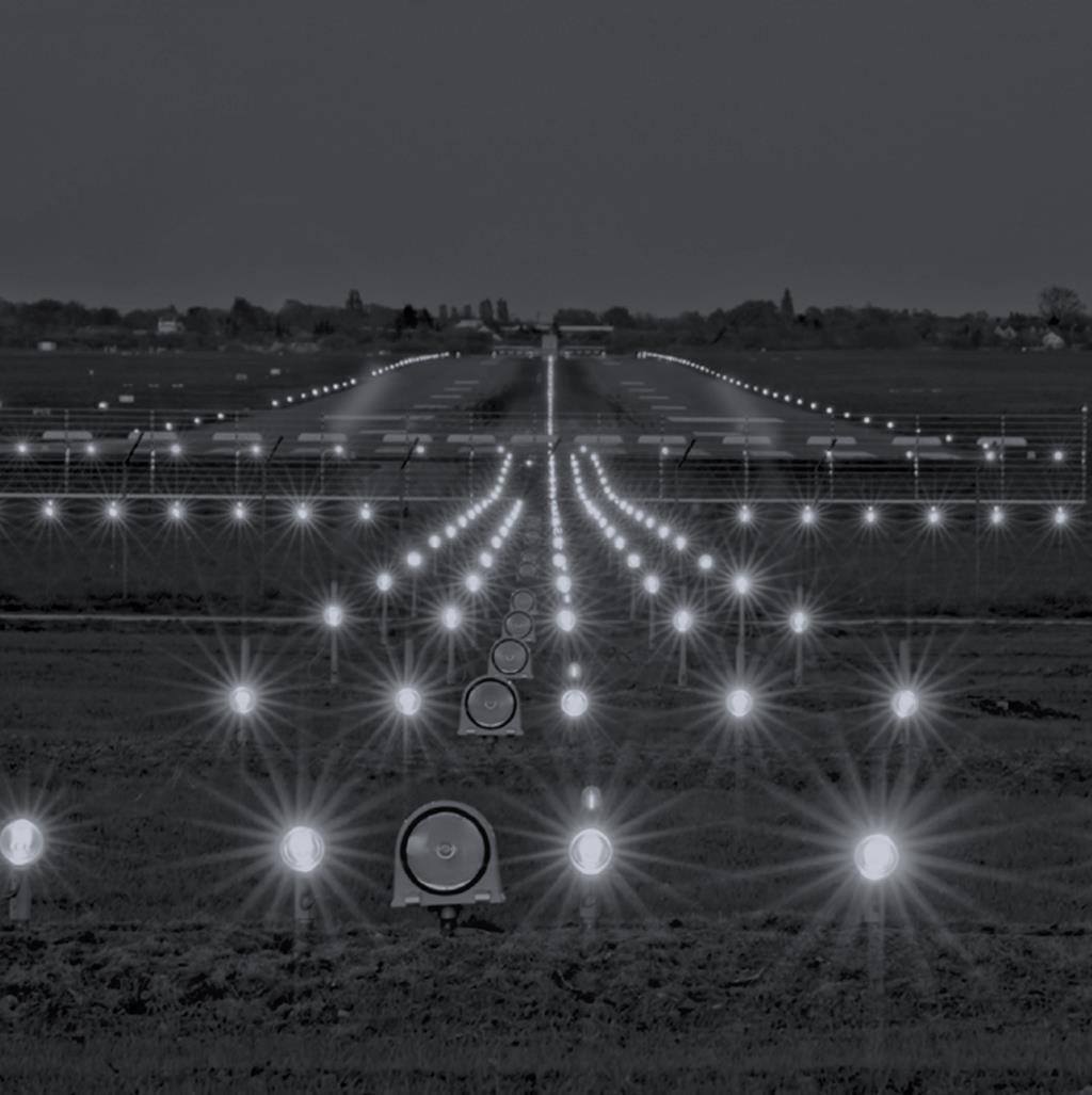 MEGKÖZELÍTÉSI ÉS FUTÓPÁLYA FÉNYEK APPROACH AND RUNWAY LIGHTS APPROACH LIGHTS FLASH LIGHT (SEQUENCE LIGHT) RUNWAY LIGHTS THRESHOLD LIGHTS