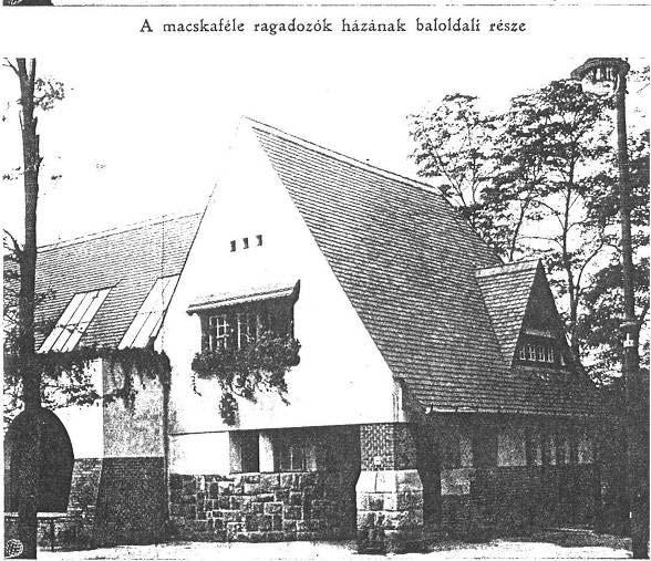 Hátsó homlokzatát az 1936-os felújításig, amikor megépült az üveg pavilon, növények és gyümölcsevő majmokat ábrázoló motívumok díszítették.