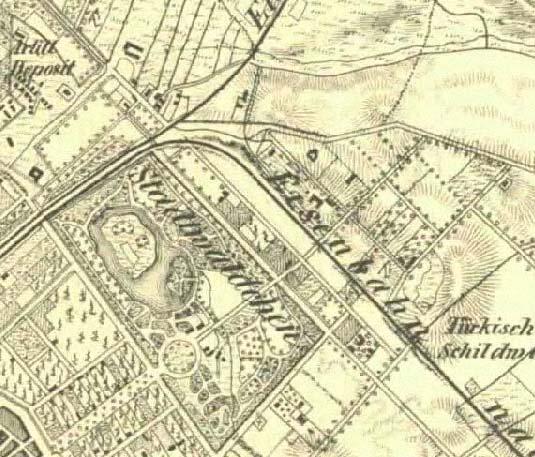 Az 1820-ból származó katonai felmérésen még nyomon követhető az 1.a) pontban vázolt, a Városliget területén áthaladó vízfolyás. A mélyebben fekvő részek itt még mocsárként vannak jelölve.