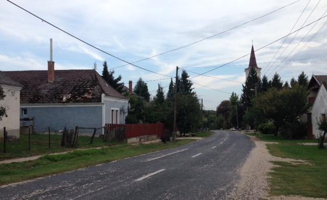 A települést 1950-ben csatolták Komárom-Esztergom megyéhez, majd a tanácsok összevonásával 1975-ben, a szomszédos Ácsteszérhez. 1990-ben önállósult.