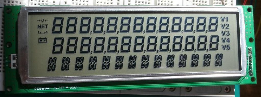 A Displaytech PM6025 kijelző A sorok számozása fentről lefelé, a karakterek számozása pedig jobbról balra történik