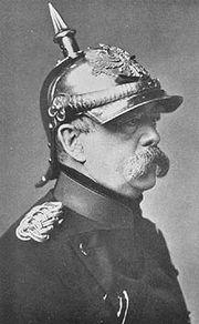 Társadalombiztosítás Bismarck (1883. betegségi biztosítási törvény) Biztosítotti jogon ( aki után történik befizetés ) Szolidaritás Társadalombiztosítás, mint vásárló (harmadik fél felé).