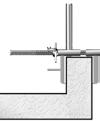. Az oszlopokat 2 db, 4702 cikkszámú forgó bilinccsel kell a korláttartó oszlophoz rögzíteni és az ábra szerint egy acél állványcsővel (1.50 m hosszú) merevíteni.