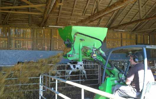 Hatékony kijuttató eszköz a legkülönbözőbb alomanyagokhoz a farmokon 300 mm széles kihordószalag fokozatmentesen állítható szalagsebesség Kihordás akár jobb - akár bal oldalon Gumi