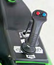 funkciós joystick segítségével mind a hidraulikus kivezetés, mind a teleszkópos gém szabályozható a joysticken levő gombok segítségével.