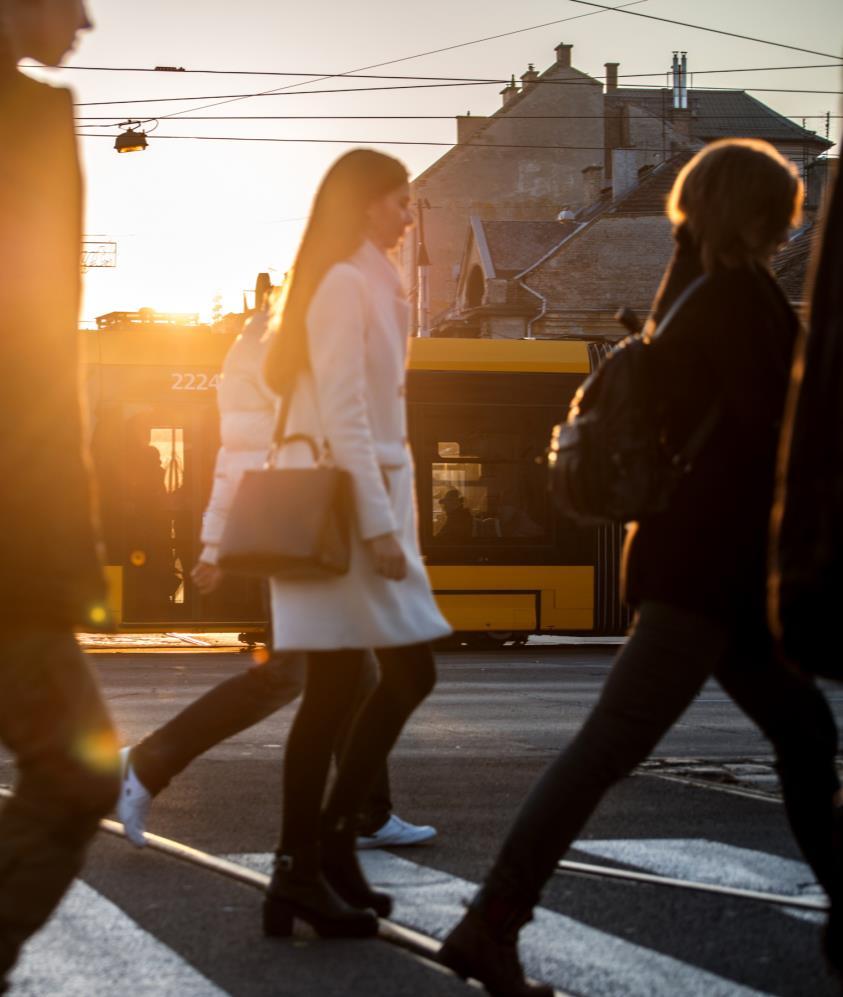 FŐBB INDULÓ PROJEKTEK - Új fővárosi fejlesztések, BKK feladatok Fővárosi Közgyűlés döntésére vár: Blaha Lujza tér Széna tér felújítás Csepeli Gerincút II-III.