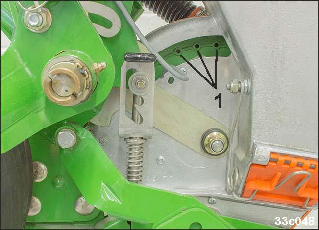 Beállítások 1. Töltse fel a vetőmagtartályt (lásd a A vetőmagtartály feltöltése és kiürítése című részt a 177. oldalon). 2. Kapcsolja be a ventilátort (lásd a Ventilátor-fordulatszám című részt a 130.