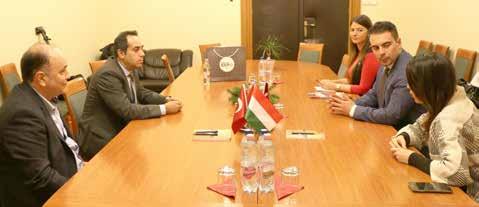 A pártelnök a török vendégekkel a török-magyar gazdasági helyzetet és a magyarországi befektetési lehetőségeket tárgyalta.