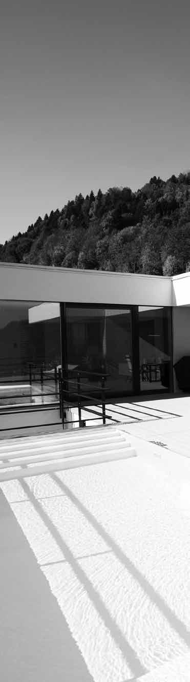 studio studio IDEÁLIS AZ INDIVIDUALISTÁKNAK A studio ablakok letisztult formavilága és visszafogott designja tökéletesen illeszkedik az épület architektúrájába.