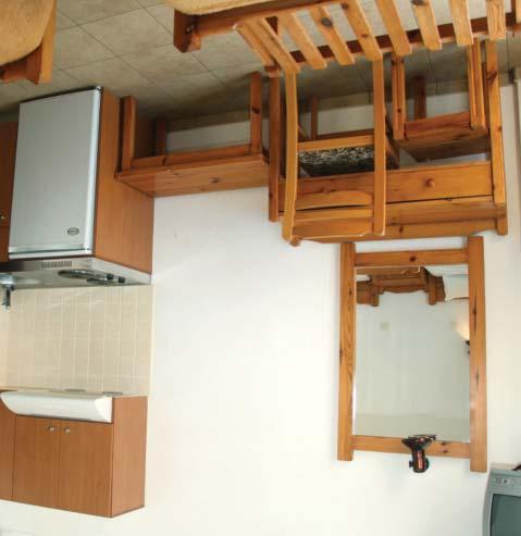 Elhelyezés: 2 ágyas, oldalról tengerre néző, pótágyazható stúdiókban, melyekhez fürdőszoba, konyhasarok, erkély vagy terasz