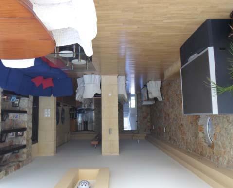 Elhelyezés: 2-3 ágyas stúdiókban, a lakóegységek mindegyike saját zuhanyzóval, wc-vel, felszerelt konyhasarokkal, erkéllyel vagy terasszal rendelkezik.