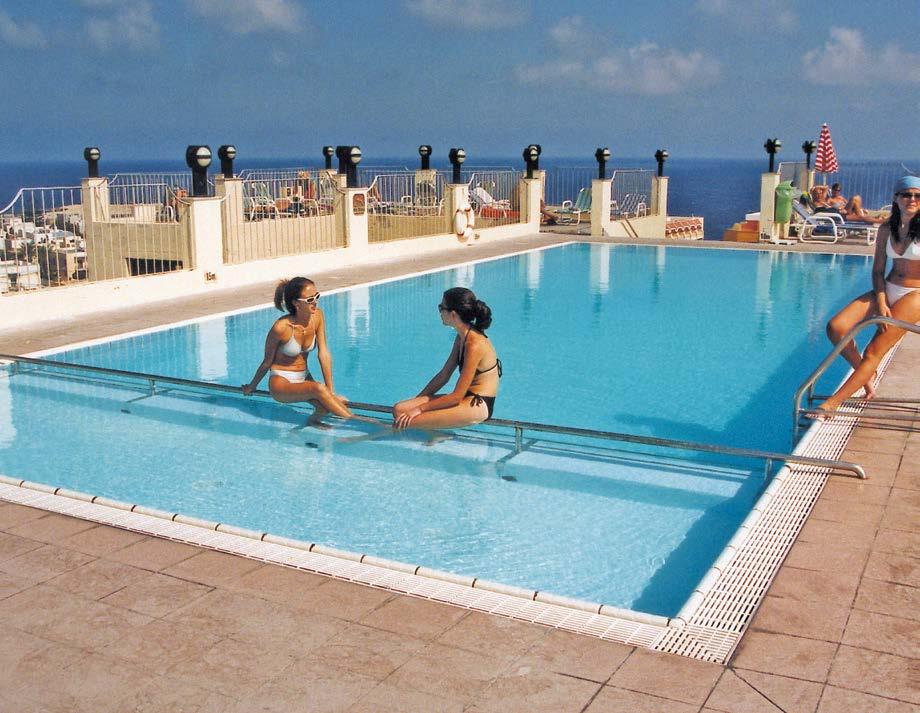 Santana Hotel **** Utasaink értékelése: Fekvése: Málta legfelkapottabb üdülőövezetében a Szt. Pál-öbölben, Qawra közpotjában található, régebbi építésű, igen népszerű szálloda.