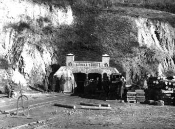 A vashegyi László-táró bejárata 1905-ben.