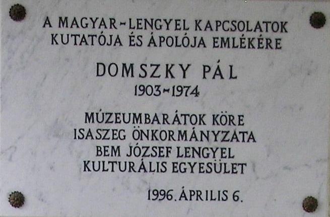 25 Domszky Pál emléktáblája a Falumúzeum homlokzatán (1996) Tablica pamiątkowa na ścianie