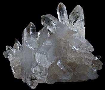 A konyhasó kristályai a nátrium és a klór ionjaiból (elektromosan töltött atomjaiból) állnak.