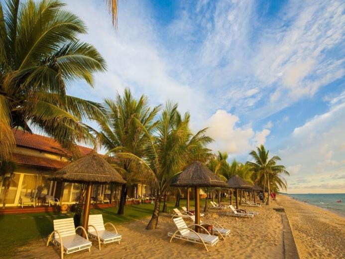 FAMIANA RESORT PHU QUOC A sziget legszebb és leghosszabb tengerpartján Bai Tuongon, Duong Dongn kisvárosának központjában található a sziget egyik legszebb tengerparti üdülője.