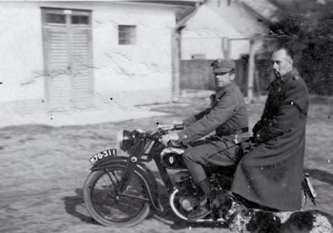 Szeged-Alsóközpont (Mórahalom) W październiku 1939 roku część żołnierzy polskich (ok. 130-160 osób) internowanych w Miskolcu przeniesiono do koszar Wojsk Ochrony Pogranicza w Szeged-Alsóközpont.