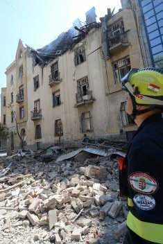 7. ábra: Budapest III. kerület, Tímár utcai házrobbanás. Első hazai éles bevetés 2013. augusztus 7-én. A HUNOR 3 órás mozgósítással, 10 órás bevetéssel két személy talált a romok alatt az épület 3.