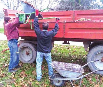 АКЦИЈА ПОМОЗИМО КОМШИЈИ Активисти Српске напредне странке из Бачког Моноштора су организовали акцију под слоганом БАЧКИ МОНОШТОР Нису заборавили старије суграђане Помозимо комшији.