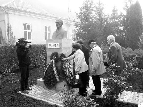 IULIE-DECEMBRIE 2015 131 Valea Lungã în sãrbãtoare Dorina CADAR Baia Mare Cultura, s-a demonstrat de ne nu mã - rate ori de-a lungul istoriei, poate sã fie un im por tant fac tor de menþinere a