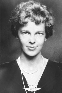 3. Amelia Earhart Ő volt a világ első pilótanője. Első alkalommal 1920-ban repült, mint utas, és egyből beleszeretett a repülésbe.
