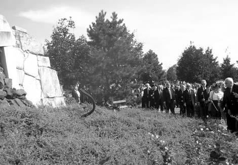 Az akkori eseményekre visszaemlékezve elõdeinknek adóztunk bányászdalunk eléneklésével. Hagyományosan az utolsó, 1978.