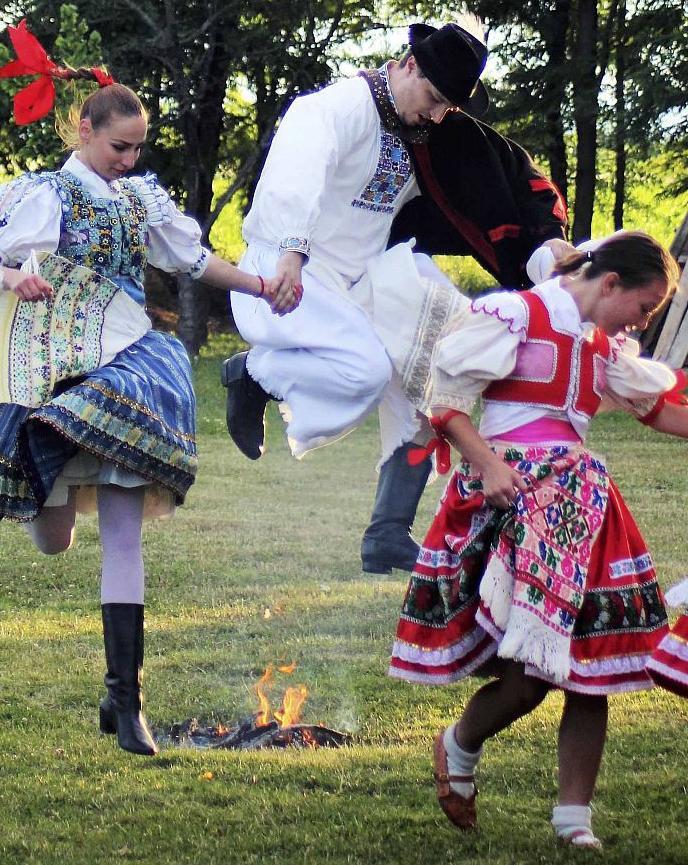 Okrem slovenských účastníkov sa tento rok do súťaže zapojili aj účastníci zo Slovinska a Litvy. Témou aktuálneho ročníka boli Hračky, z 271 zaslaných grafických prác odborná porota 37 prác ocenila.