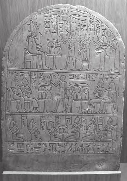 живота. Група статуа нађена у гробници отменог Египћанина Прво се помоћу гвозденог алата преко ноздрва вади део мозга, док се остали део одстрањује помоћу лекова сипаних у шупљину.