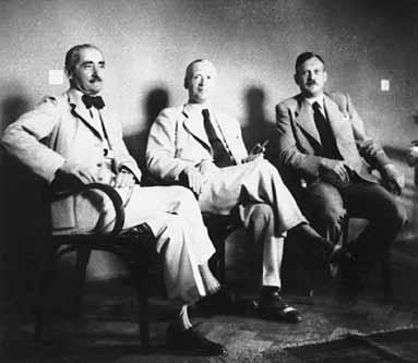 1924 szeptemberében a DUHK három küldöttel vett részt a német külkereskedelmi kamarák (AHK-k) első értekezletén, amely a német külkereskedelmi kamarák hálózatának születését jelentette.