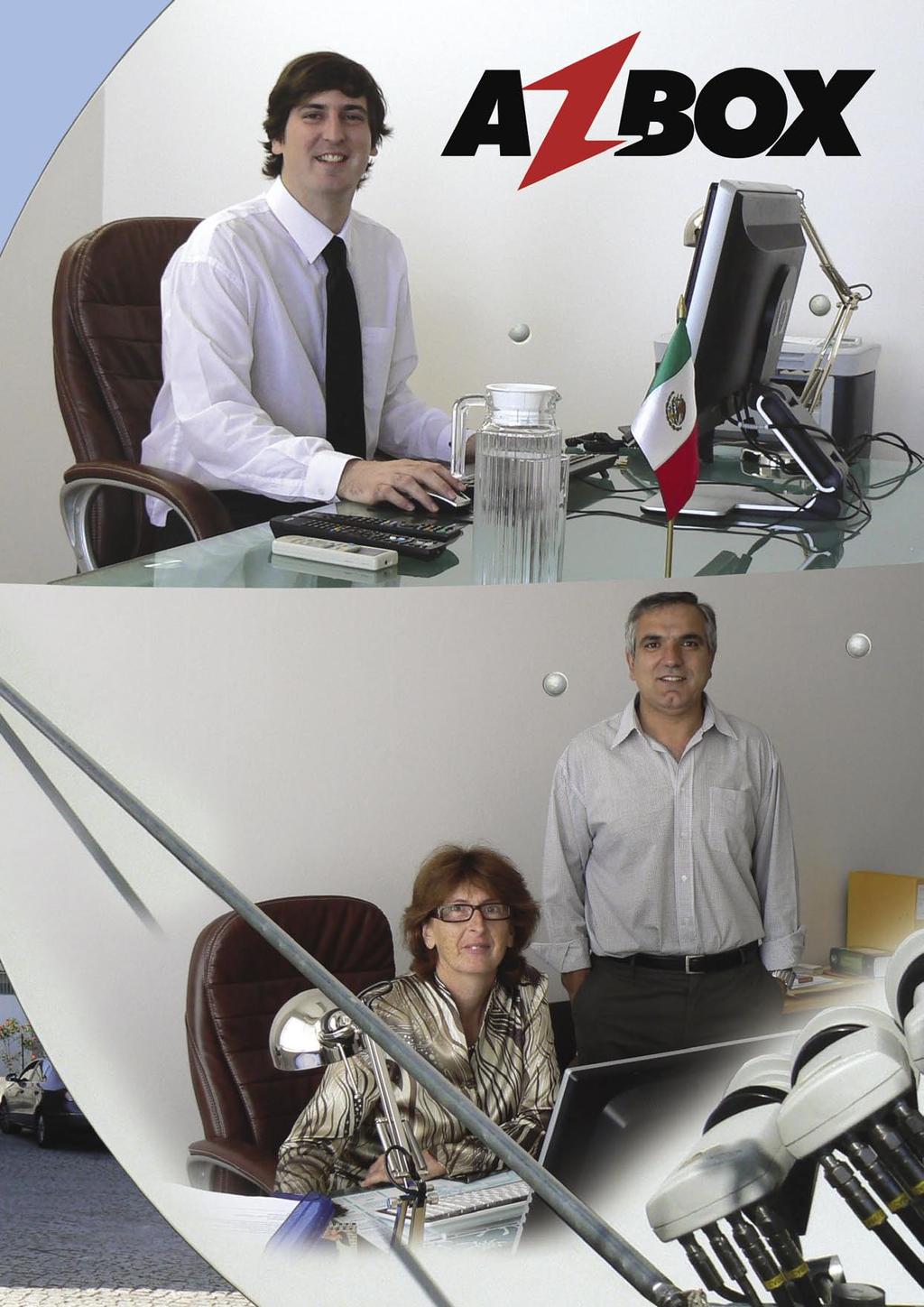 Hugo Contessa, az OPENSAT Kft. vezérigazgatója, az irodájában. Ő az igazgató és a műszaki vezető egyszemélyben. José-Luis Condesa, az OPENSAT Kft. gazdasági igazgatója, feleségével, Teresával.