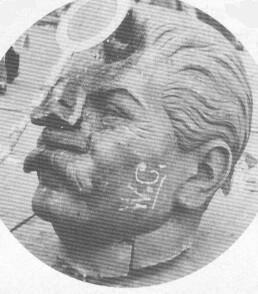 Die Aufgabe bezieht sich auf die ungarische Revolution von 1956. Beantworten Sie die Fragen! 5 Punkte Die Bilder zeigen die Statue Stalins im Stadtwäldchen bzw.