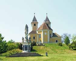 Fertőrákos ist die einzige ungarische Gemeinde, die eine Stadtmauer und ein Bischofspalais hatte. Zahlreiche Bauwerke der Gemeinde stehen heute unter Denkmalschutz.