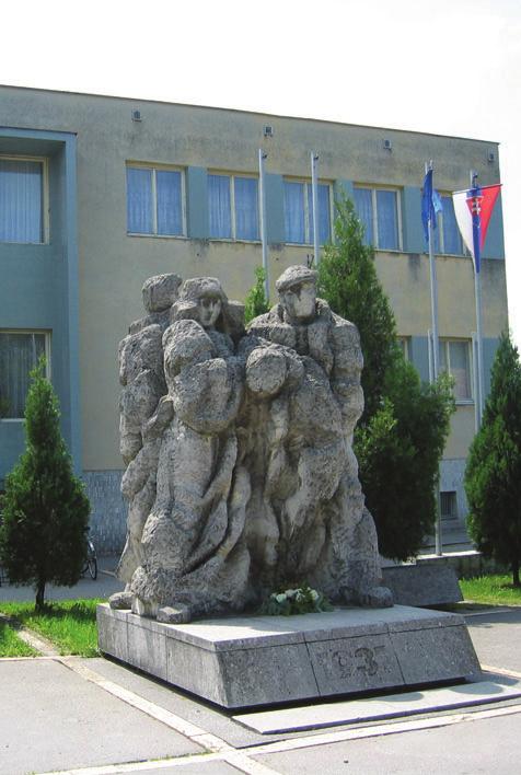 Pamätník udalostiam z r. 1931 Významné osobnosti obce Jozef Ábrahámffy 11. februára 1760 získal erbovú zemiansku listinu. Ján bol košútskym zemepánom a pred r. 1848 slúžnym. Zomrel na konci 60.