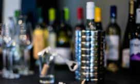 száraz fehér Fröccsök Wine spritzers Kisfröccs (1 dl bor, 1 dl szóda) Nagyfröccs (2 dl bor, 1 dl szóda) Hosszú lépés (1 dl bor, 2 dl szóda) Kisvadász (1 dl bor, 1 dl cola) Nagyvadász (2 dl bor, 1 dl