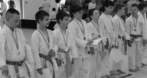 GALGA-SZAC KUPA néven, nyílt, stílusfüggetlen karate bajnokságot szervezett a galgamenti és a budapesti, szentlőrinci wado karate klub. SPORT türelmével kápráztatta el a jelenlévőket.