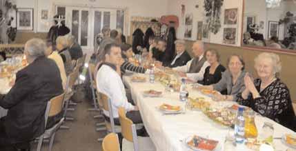 Dezember beschloss man, der Silvesterball werde stattfinden und werde von der Erwachsen- Tanzgruppe "Gute Laune" durchgeführt - unter der Federführung von Karl Heinz Rindfleisch, der tatkräftig von