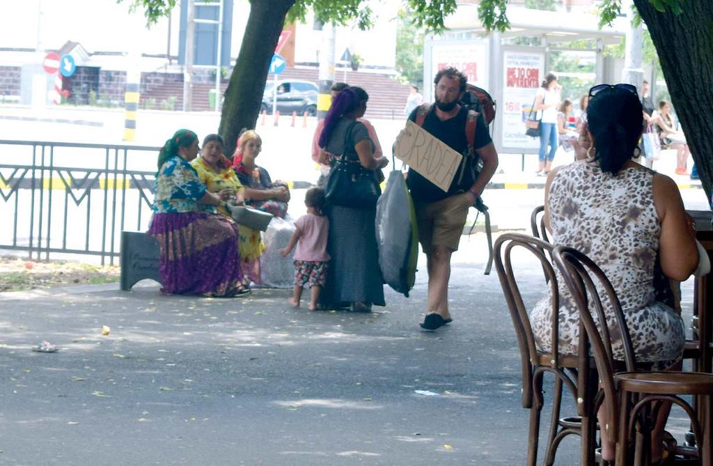 A nagyváradi helyi rendõrség több bejelentést követõen folyamatosan járõrözik a koldusok kedvelt helyein, a nagyállomás elõtti villamosmegállóknál, a korzón, a belváros forgalmasabb részein és a