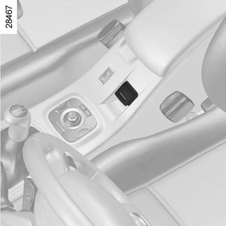 AUTOMATA PARKOLÓFÉK (2/3) 2 Kézi működtetés Az automata parkolóféket manuálisan működtetheti. Parkolófék behúzása Húzza meg a kapcsolót 3.