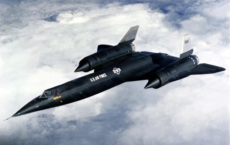 1960-ban az első STEALT technológiai kutatási programot az USAF kezdeményezte, melyben a kutatási cél a légijármű hatásos radar keresztmetszetének csökkentése volt.