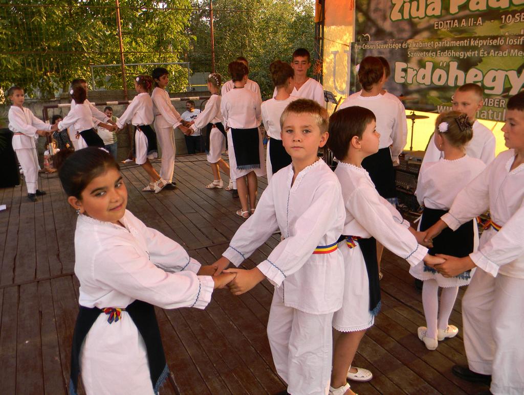 păstreze tradiţiile locului.