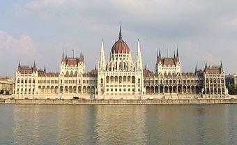 Ungaria a aderat la Uniunea Europeană începând cu 1 mai 2004.
