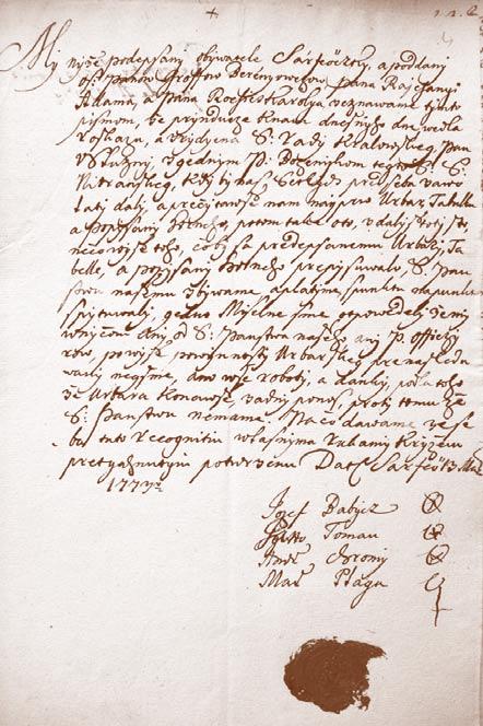 Obyvatelia dediny bývali sčasti v drevených domoch a sčasti v domoch z nepálených (surových) tehál bez komínov.