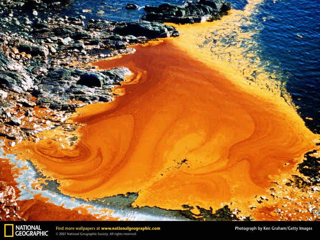 Kőolajsorsa a tengerben: nagy felületen szétterül kisebb szénatomszámú alkotórészek elpárolognak (kb.