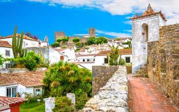 századi Királyi Palota megtekintése után séta a főtéren, majd továbbutazás a festői szépségű Cabo da Rocá-hoz, Európa legnyugatibb pontjához.