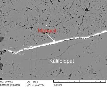 szemcse-alakba rendeződnek a vizsgált ásványok. Az 51. ábra látható, hogy egy káliföldpátban lévő repedést is monacit tölt ki.