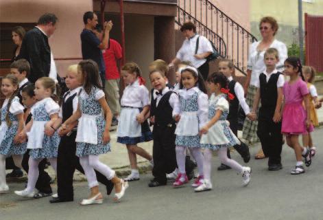 Traditionsgemäß kämpften die Alten Jungs gegen die jungen Tänzer des DFDR Kalmandi.