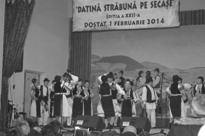 62 FESTIVALUL DATINĂ STRĂBUNĂ PE SECAŞE 2014 DOŞTAT L a Doştat s-a desfăşurat cea de-a XXII-a ediţie a festivalului de folclor Datină Străbună pe Secaşe.
