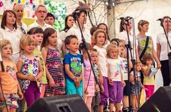 Na koncu smo se vsi talenti skupaj stisnili in se fotografirali na odru. Jasna Rituper Hari, 8.