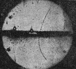 2.3 Elméleti jóslatok, új kölcsönhatások Világkép: Részecskék: elektron, proton (Rutherford elnevezése, 1920), és az elektromágneses sugárzások; elemi tulajdonságok meghatározása (tömeg, töltés,