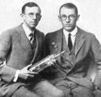 Interferencia kísérletek (1927-28) Az eletron hullámtermészete J.Davisson and L.H.Germer A hullámtermészet kísérletes bizonyítékai.